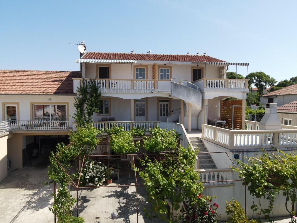 Rasin Apartments Pakoštane Exteriér fotografie